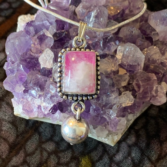 Sterling silver & pink moonstone pendant w/chain